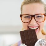 Consumir chocolate reduce el riesgo de infartos y demencia senil