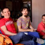 ¡Últimos tiempos! Matrimonio de tres hombres es legal en Colombia