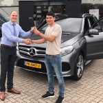 Hirving ‘Chucky’ Lozano recibe auto de lujo en Holanda