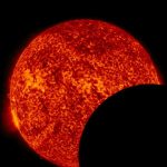 Así se ve un eclipse solar desde el espacio