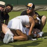 Agónicos gritos de Mattek por lesión de rodilla en Wimbledon