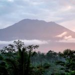 Máxima alerta en Bali por la inminente erupción de un volcán