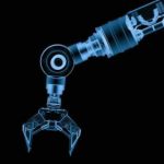 Las personas amputadas podrán controlar un brazo robótico con la mente
