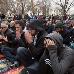 Protestan musulmanes frente a la Casa Blanca