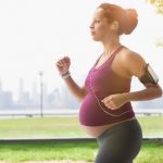 El ejercicio físico moderado durante el embarazo acorta la duración del parto