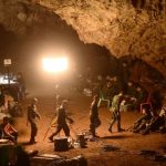 Hallan a los 12 niños atrapados hace nueve días en cueva de Tailandia