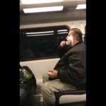 El video viral de un hombre en el metro esconde una historia trágica