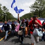 Migrantes hondureños reciben apoyo de mexicanos