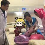 Niña de 3 años logra vencer el cáncer de mama en China