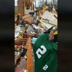 Pese a perder su casa por tornado en Alabama, mujer agradece a Dios por cuidar de ella