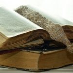 Biblia de 150 años queda intacta después de haber soportado dos incendios