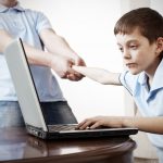 ¿Cómo proteger a nuestros hijos de lo que ven en internet?