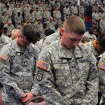 Más de mil soldados se rinden a Cristo y son bautizados en EE.UU.